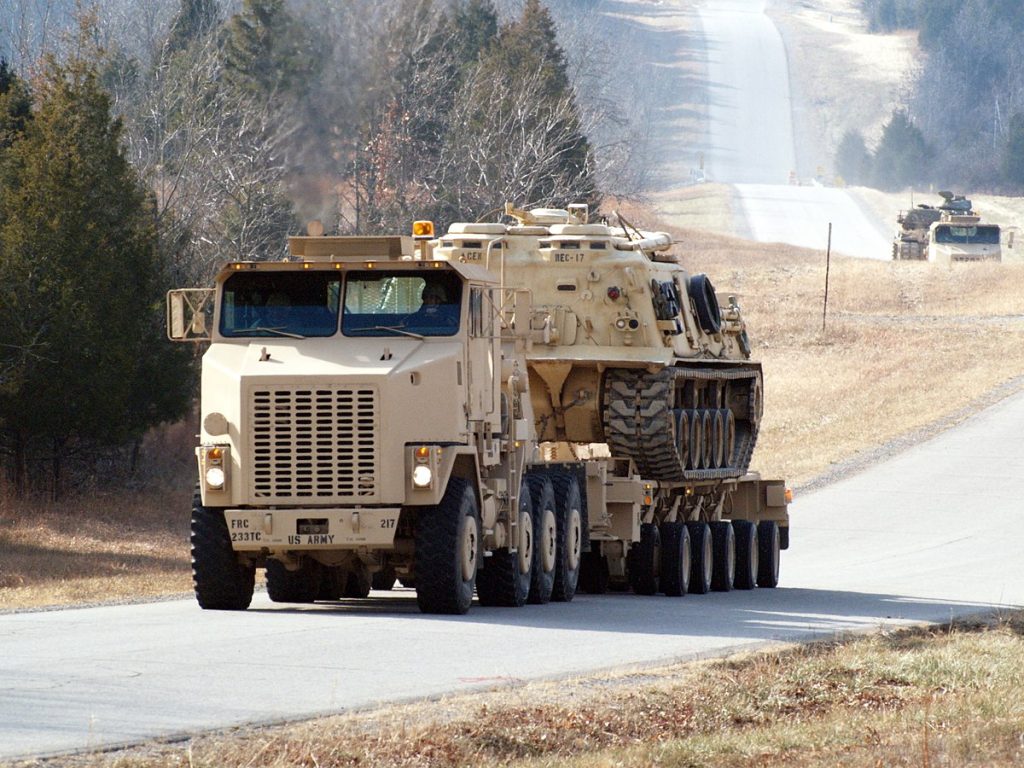 ستقوم الشركة الأمريكية Oshkosh بتصنيع جرارات HET A1 للقوات المسلحة الملكية المغربية