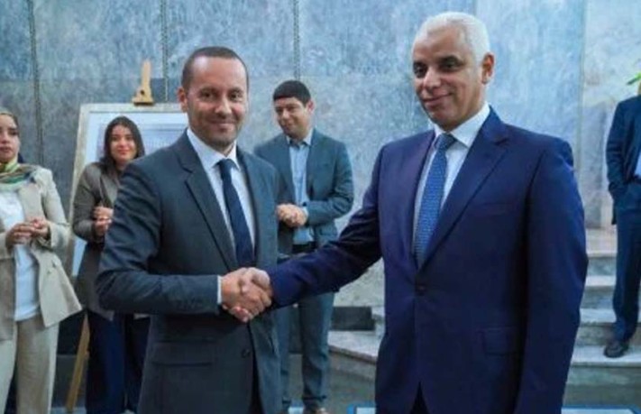 مراسم تسليم السلط بين السيد أمين التهراوي الذي عينه صاحب الجلالة الملك محمد السادس وزيرا للصحة والحماية الاجتماعية وسلفه السيد خالد آيت الطالب