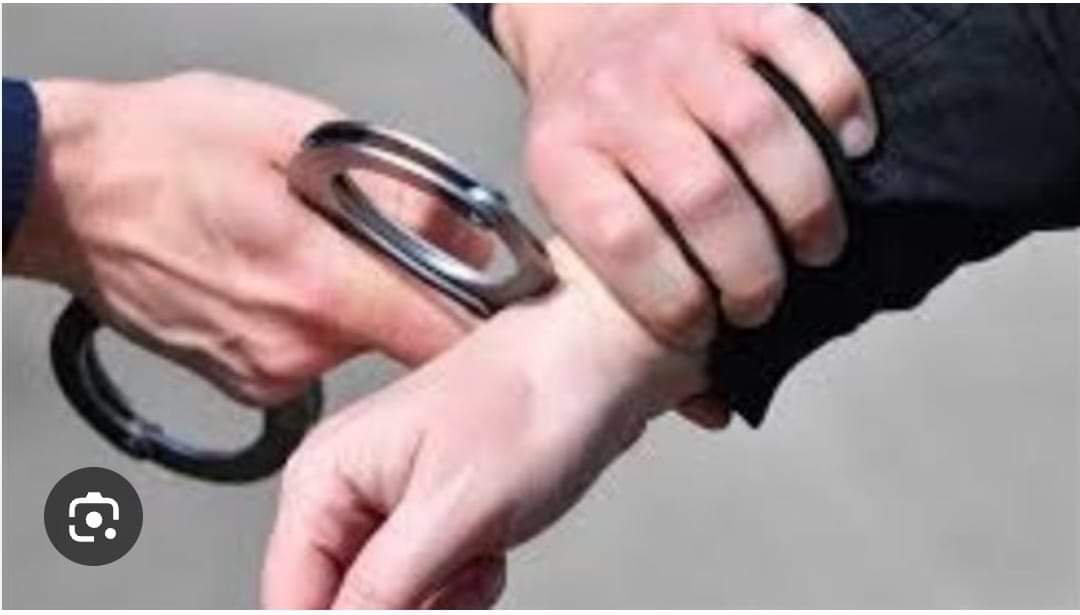 عناصر الأمن تعت قل منتحل صفة ( وكيل للملك) كان يحاول النص ب والاحت يال على أحد المواطنين بالعرائش