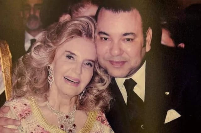 إثر ترحيل أفراد عائلته للمغرب.. الأمير هشام العلوي يشكر الملك محمد السادس