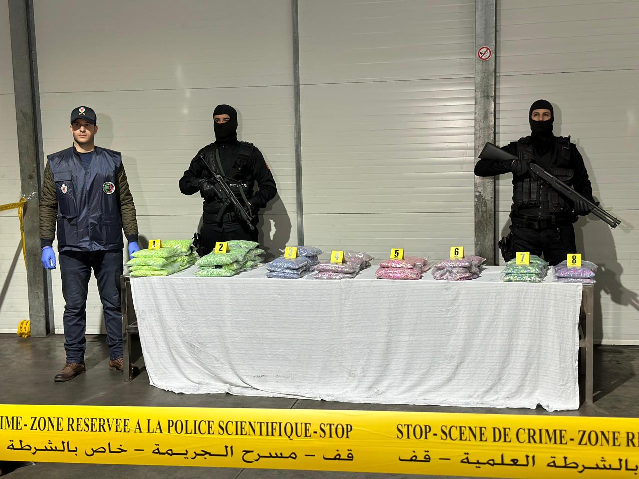 تنهي ولاية أمن طنجة أن مجموع الشحنات المضبوطة من المؤثرات العقلية، التي تم حجزها يومه السبت بميناء طنجة المتوسط، قد ناهز 188 ألف و102 قرص مهلوس من مخدر الإكستازي والأقراص الطبية المخدرة.