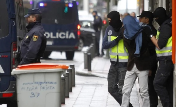 المغرب يتسلم متهماً بجري مة قت ل من السلطات الإسبانية في إطار مذكرة بحث دولية