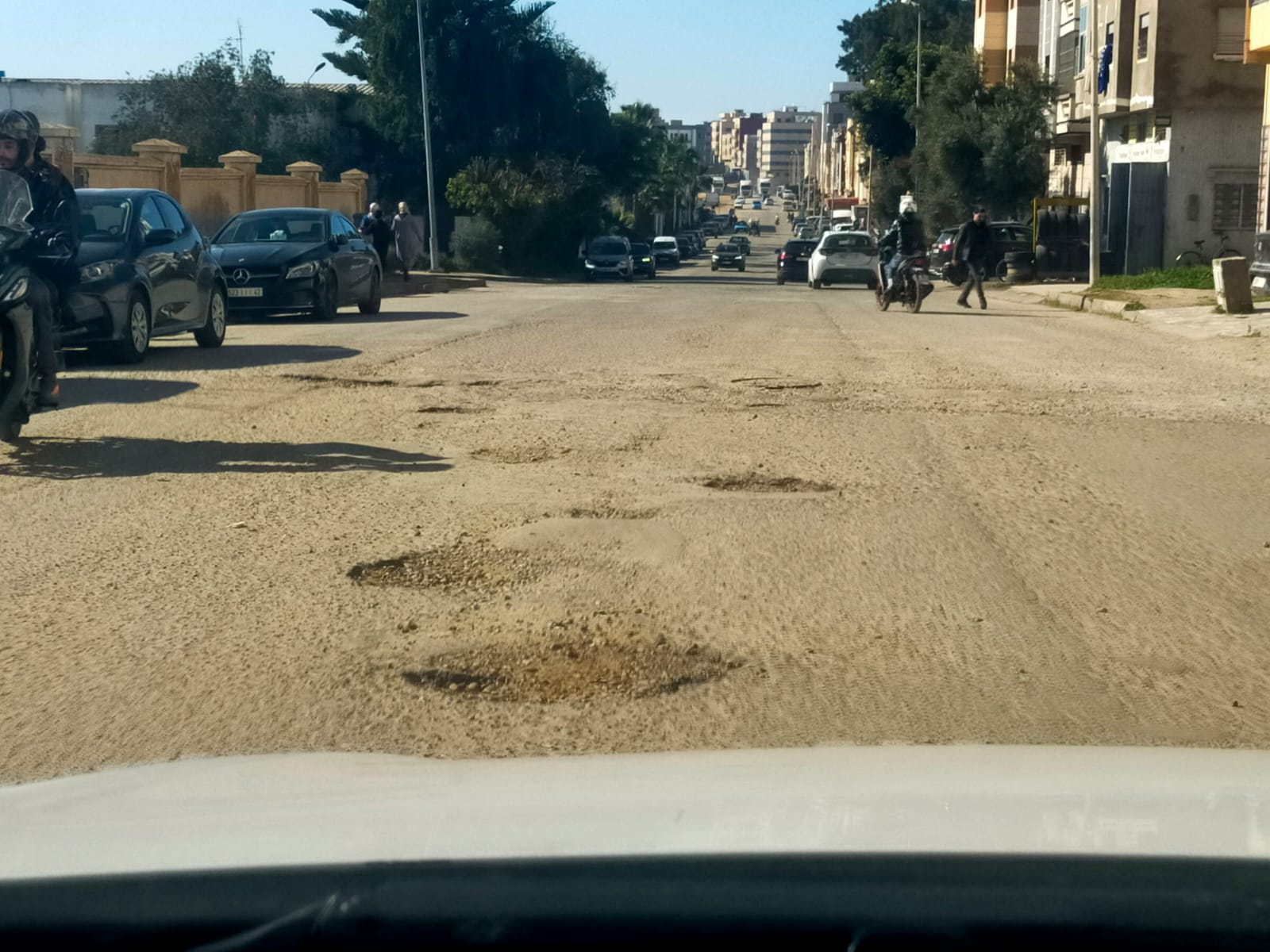 شارع استراتيجي بين حي شعبان 1 والمنطقة الصناعية… بين الملايير والحفر العميقة