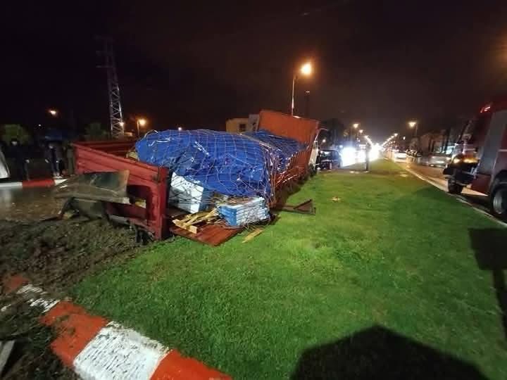ح ادثة سير خط يرة نتيجة فقدان سائق شاحنة كبيرة السيطرة عليها بسبب عطل في الفرامل