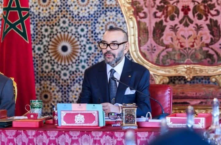 الملك محمد السادس ينتصر للشعب ويفضح الحكومة