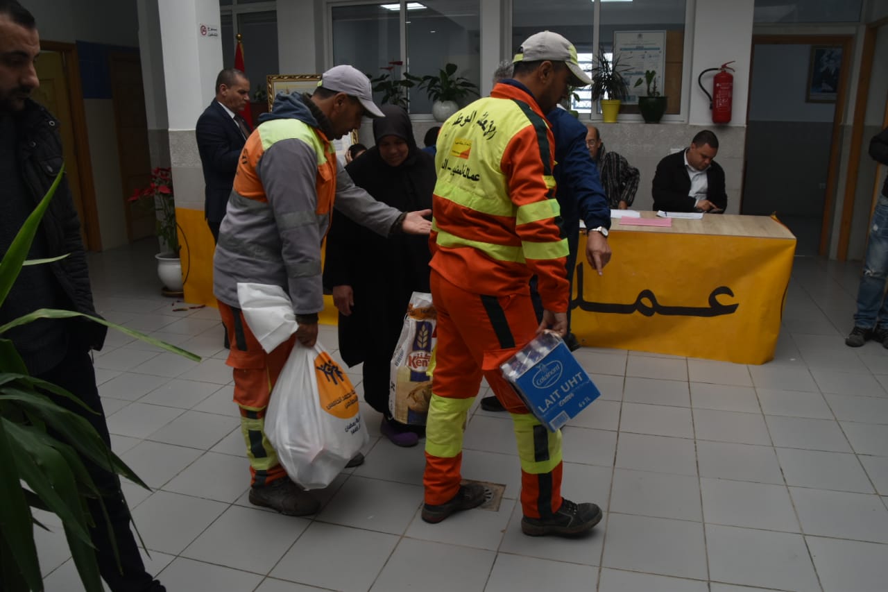 استفادت 312 أسرة معوزة من عملية توزيع قفة رمضان لمؤسسة محمد الخامس للتضامن بالنفود الترابي لباشوية مرتيل .