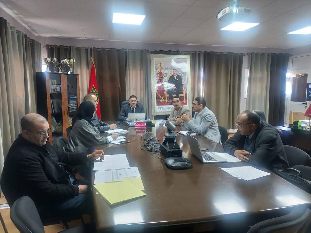شيشاوة تواصل جهودها لتعزيز جودة التعليم: المدير الإقليمي يترأس اجتماعًا هامًا لمتابعة “مؤسسات الريادة”