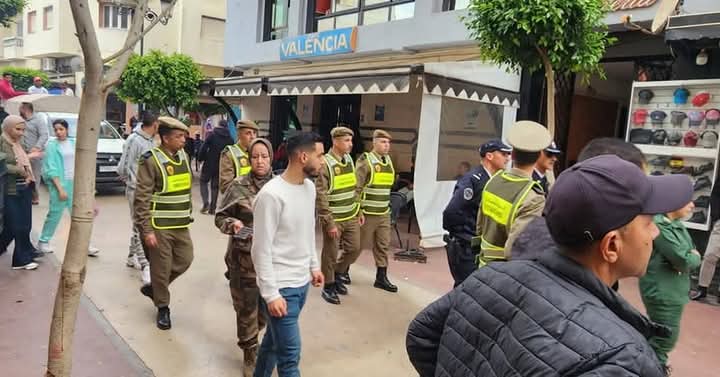 السلطات المحلية بمدينة العرائش صباح يومه الخميس 10/04/2025 على حملة لتحرير الملك العام الأمر الذي طال انتظاره من طرف ساكنة المدينة