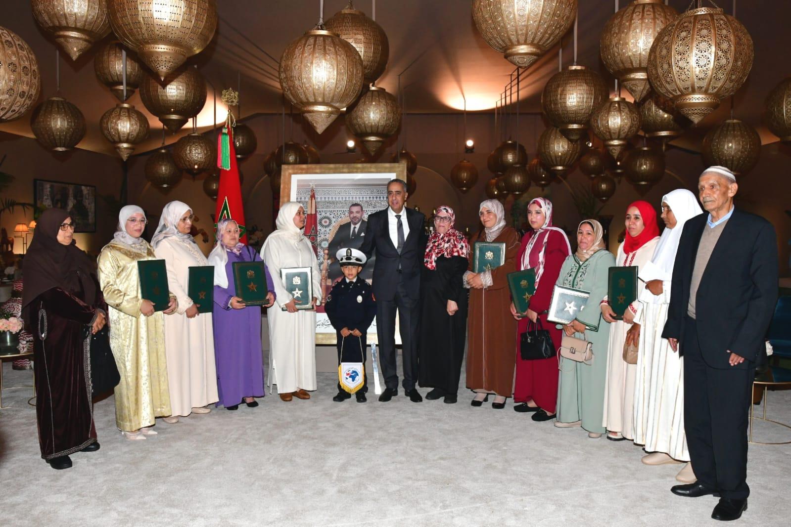 استقبل المدير العام للأمن الوطني ولمراقبة التراب الوطني عبد اللطيف حموشي صباح اليوم الأحد 18 ماي الجاري، أرامل وأباء موظفي شرطة من شهداء الواجب ممن وافتهم المنية خلال أداء الواجب المهني
