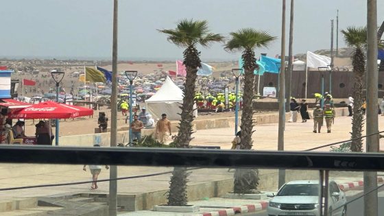 شاطئ المهدية.. من فضاء سياحي إلى فوضى تجارية على الرمال!