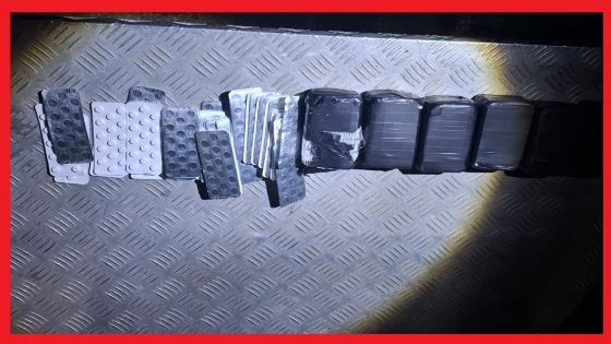 تمكنت عناصر الأمن الوطني والجمارك بمركز باب سبتة، مساء اليوم الأربعاء 18 فبراير الجاري، من توقيف شخص يبلغ من العمر 38 سنة