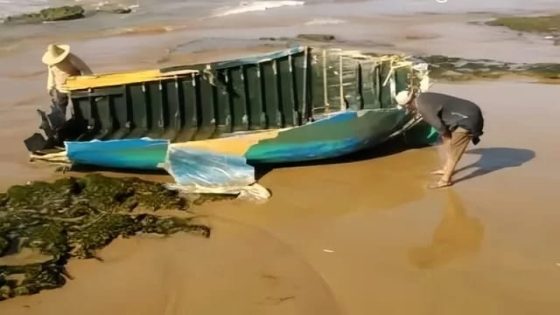 انقلاب قارب الصيد التقليدي بمدينة أكادير
