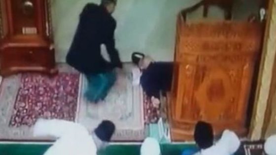 وفــ ـاة خطيب جمعة أثناء إلقائه الخطبة بمسجد نواحي الحسيمة