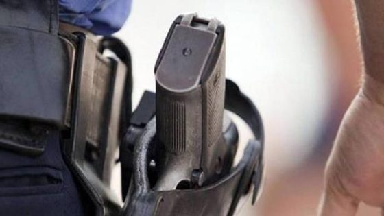 اضطر مفتش شرطة يعمل بفرقة الدراجيين التابعة لولاية أمن أكادير، منتصف اليوم الأحد 16 غشت الجاري، لاستعمال سـ ـلاحه الوظيفي في تدخل أمني لتوقيف شخص يبلغ من العمر 24 سنة