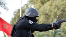 اضطر عناصر الشرطة بالمنطقة الإقليمية للأمن بمدينة تيزنيت، في الساعات الأولى من صباح اليوم الخميس 22 أكتوبر الجاري، لإشهار أسلـ.ـحتهم الوظيفية دون اللجوء لاستعمالها