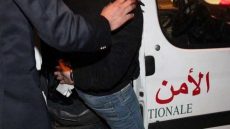 الدار البيضاء توقـ ـيف “عطار” إغتـ ـصب فتـ ـاة بمحله وأسرتها تحاصره